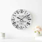 素朴なダメージ加工の木製ファミリー名ローマ数字 ラージ壁時計 (ホーム)