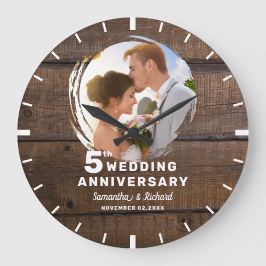 素朴なダークウッドの5周年記念写真時計 ラージ壁時計 (正面)