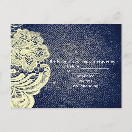 素朴なネイビーブルーバーラップレース国結婚式RSVP インビテーションポストカード (裏面)
