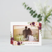 素朴なバーガンディーフラワーの結婚式の写真にお礼を 案内ポストカード (スタンド正面)