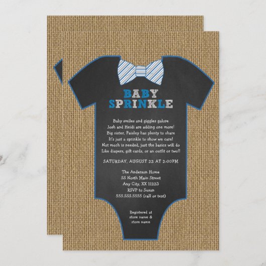 素朴なバーラップのちょうネクタイのワイシャツの男の子のベビーは振りかけます 招待状 (正面/裏面)