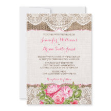 素朴なバーラップのレースの結婚式招待状のバラのシャクヤク