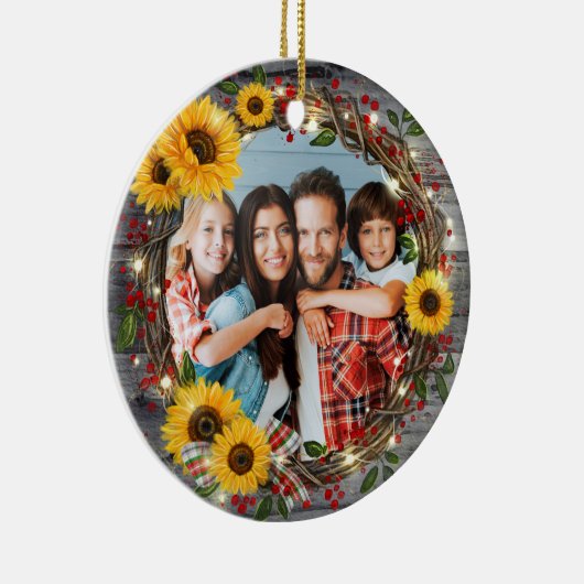 素朴なヒマワリのリースの家族写真のクリスマス セラミックオーナメント (右)