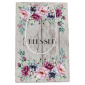 素朴なピンクとネイビーの花柄の納屋の木に祝福を ミディアムペーパーバッグ (正面)