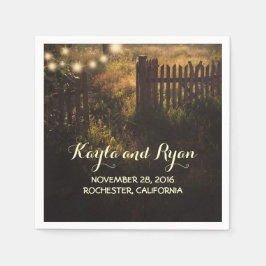 素朴なフェンスとストリングライトカントリー結婚式 スタンダードカクテルナプキン