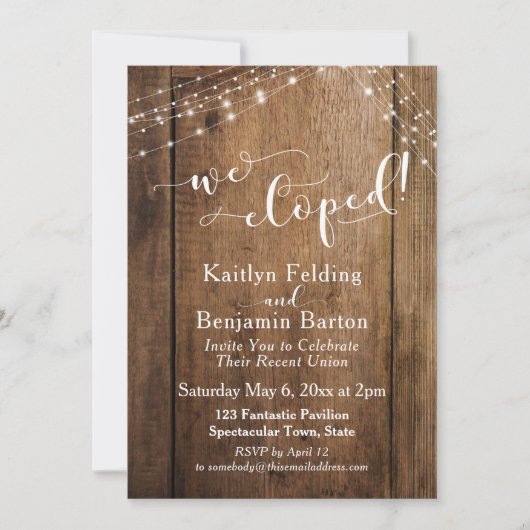 素朴なブラウンの木材とライト 私たちはこっそりと結婚式を挙げた 招待状 (正面)