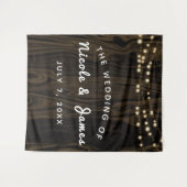 素朴なブラウンの木製ストリングライト ウェディング タペストリー (正面(横))