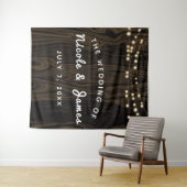 素朴なブラウンの木製ストリングライト ウェディング タペストリー (インサイチュ(横))