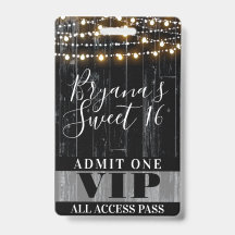 素朴なブラックウッドのストリングライト Sweet 16 VIPパス