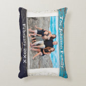 素朴なブルーの木製ファミリー名写真 アクセントクッション (正面(垂直))