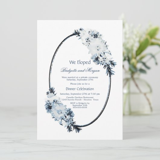 素朴なブルーの花柄の隠遁結婚式 招待状 (スタンド正面)
