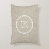 素朴なベージュリネン背景のモノグラム アクセントクッション (正面(垂直))