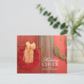 素朴なベージュ弓が付いている唐辛子のRistraの赤いリース シーズンポストカード (スタンド正面)