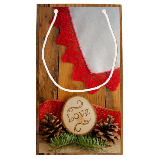 素朴なマツおよび赤いレースの森の結婚は感謝していしています スモールペーパーバッグ (裏面)