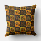 素朴なモザイクの円を持つ黄色い茶色の正方形 クッション (裏面)