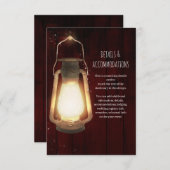 素朴なランタンが桜の木のウェディングディテールを照らす エンクロージャーカード (正面/裏面)