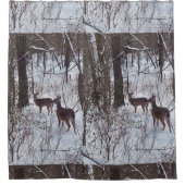 素朴なログハウスのような鹿の冬の雪 シャワーカーテン (正面)