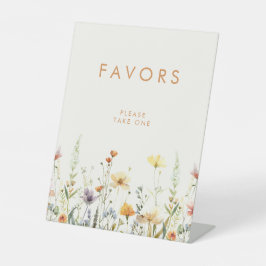 素朴なワイルドフラワーのブライダルシャワーのお favors 台座サイン