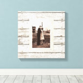 素朴なヴィンテージの白い納屋の木結婚の納屋 キャンバスプリント (インサイチュ (ウッドフロア))