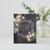 素朴なヴィンテージの花Chalkboard結婚式rsvp インビテーションポストカード (スタンド正面)