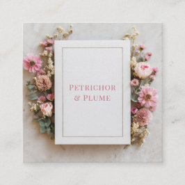 素朴な優しいピンクの花模様の金のフレーム スクエア名刺