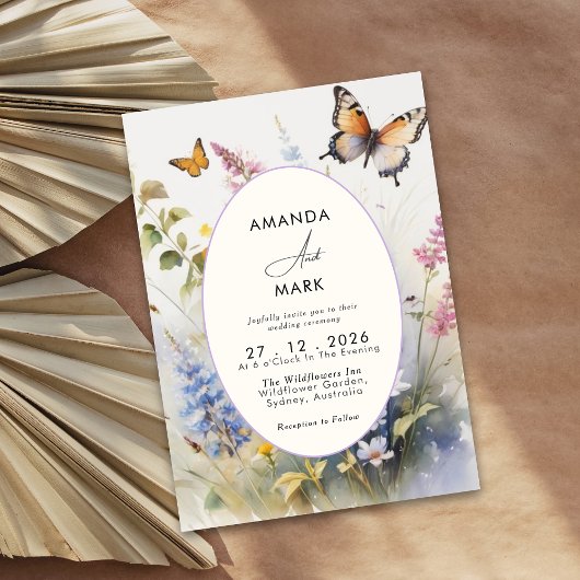 素朴な優雅なワイルドフラワーが咲き誇る 招待状