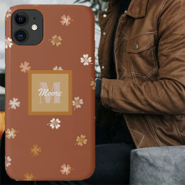 素朴な地上トーンで暗い上に4つのリーフクローバー iPhone 11 ケース