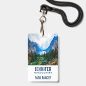 素朴な地方の山々と自然の風景写真 バッジ (裏面（ネックストラップ付）)