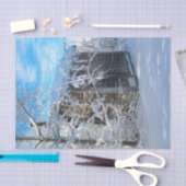 素朴な地方の木製小屋と冬の雪景色 薄葉紙 (クラフト)