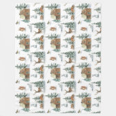 素朴な小屋の周りの美しい冬の動物たち フリースブランケット (正面)