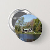 素朴な小屋水場面 缶バッジ (正面&裏面)