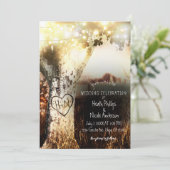 素朴な彫りの木とストリングライトのカントリーウェディング 招待状 (スタンド正面)