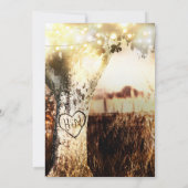 素朴な彫りの木とストリングライトのカントリーウェディング 招待状 (裏面)