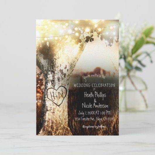 素朴な彫りの木とストリングライトのカントリーテイストの結婚式 招待状 (スタンド正面)