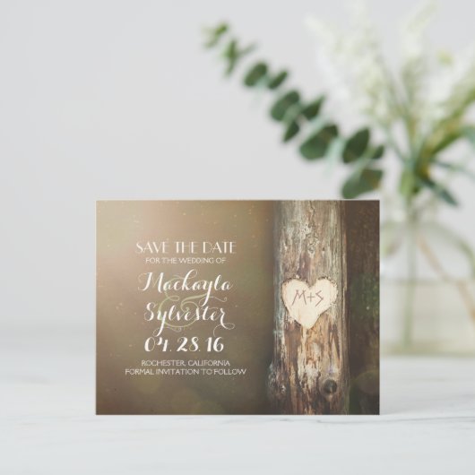 素朴な彫刻されたハートツリーは日付はがきを保存 案内ポストカード (スタンド正面)