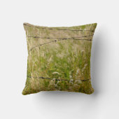 素朴な有刺鉄柵 クッション (裏面)