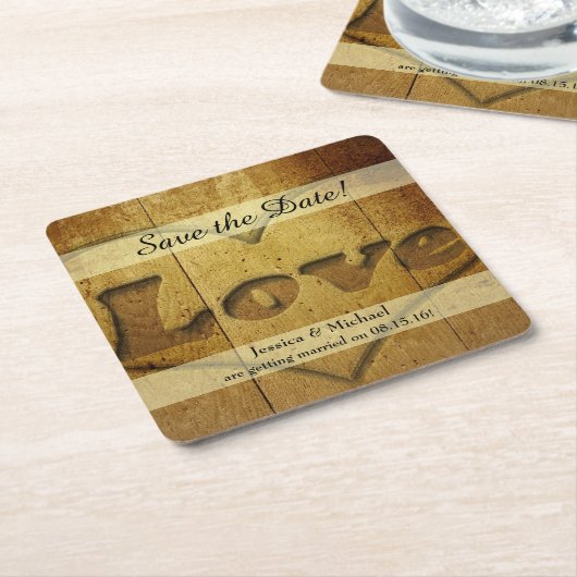 素朴な木によって切り分けられる愛保存日付 スクエアペーパーコースター (アングル)