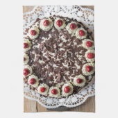 素朴な木に黒い森のケーキ キッチンタオル (縦)