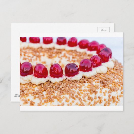 素朴な木の上にさくらんぼとフランクフルトクラウンケーキ ポストカード (正面/裏面)