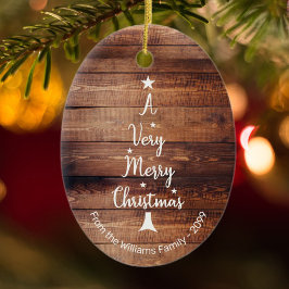 素朴な木の上の、とても陽気なクリスマスツリー セラミックオーナメント