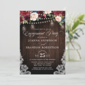 素朴な木製のバーガンディーフラワーメイソンジャーエンゲージメント 招待状 (スタンド正面)