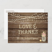 素朴な木製のメイソンジャーに花を添えたラブ・サンクス ウェディング ポストカード (正面/裏面)