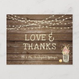 素朴な木製のメイソンジャーに花を添えたラブ・サンクス ウェディング ポストカード