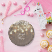 素朴な木製のメーソンジャーはレースの納屋の結婚式をつけます ペーパープレート (パーティー)