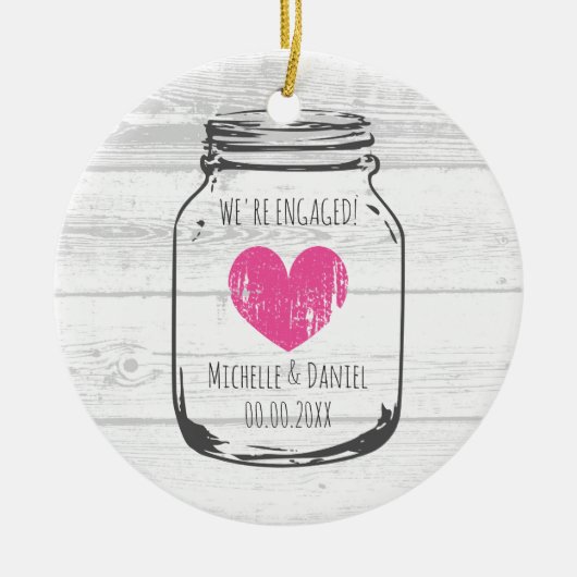素朴な木製のヴィンテージのメーソンジャーの婚約のクリスマス セラミックオーナメント (正面)