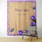 素朴な木製の紫色の花と蝶の背景 タペストリー (インサイチュ)