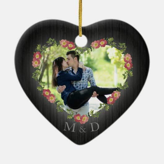 素朴な木製の花のハートの写真 セラミックオーナメント (裏面)