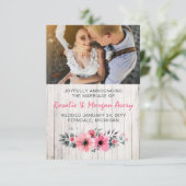 素朴な木製の花を飾ったカントリー風のウェディングアナウンスメント 招待状 (スタンド正面)