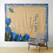 素朴な木製の青い花と蝶の背景 タペストリー (インサイチュ(横))