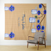 素朴な木製の青い花柄のメイソンジャー 写真用背景 タペストリー (インサイチュ(横))